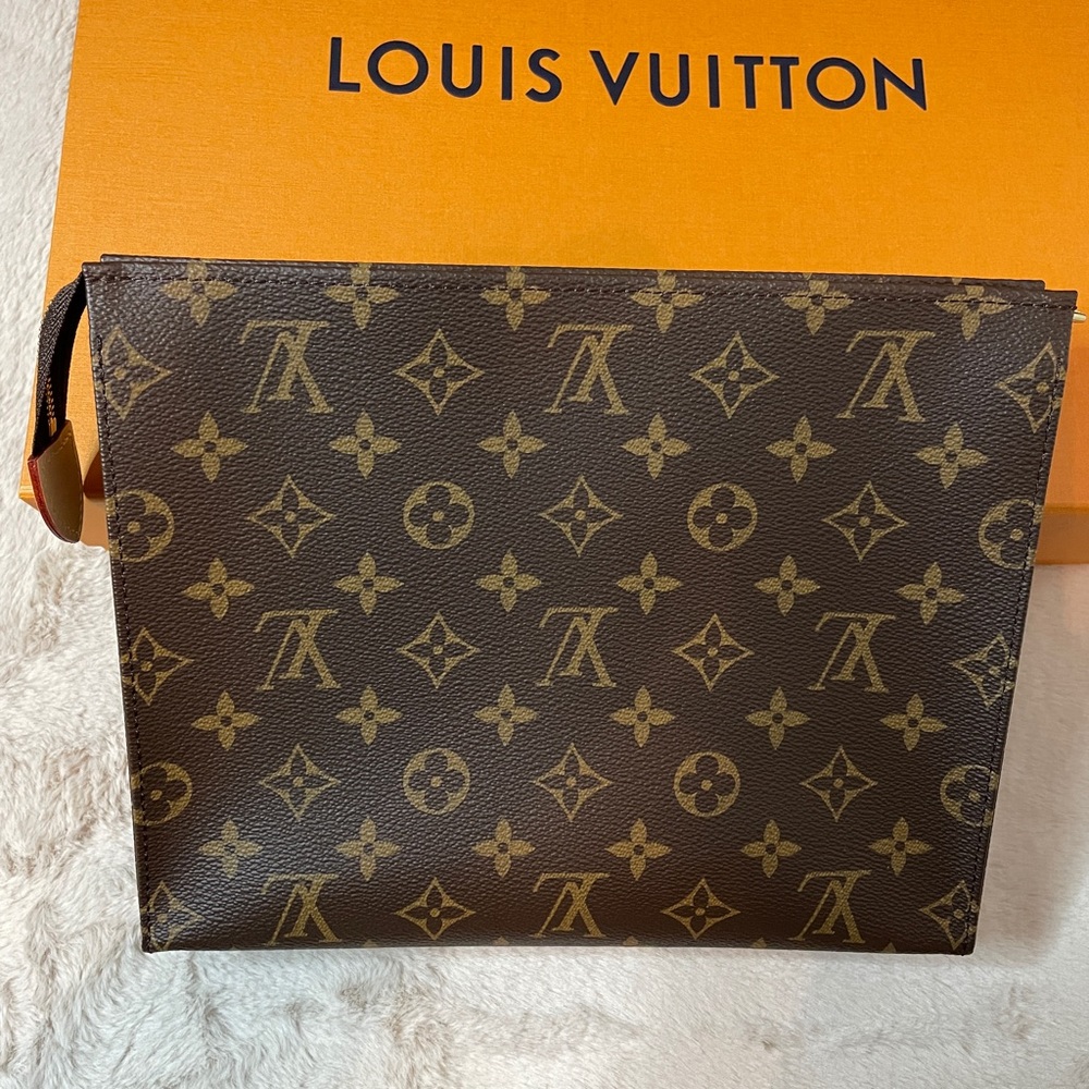 LV Toiletry 26